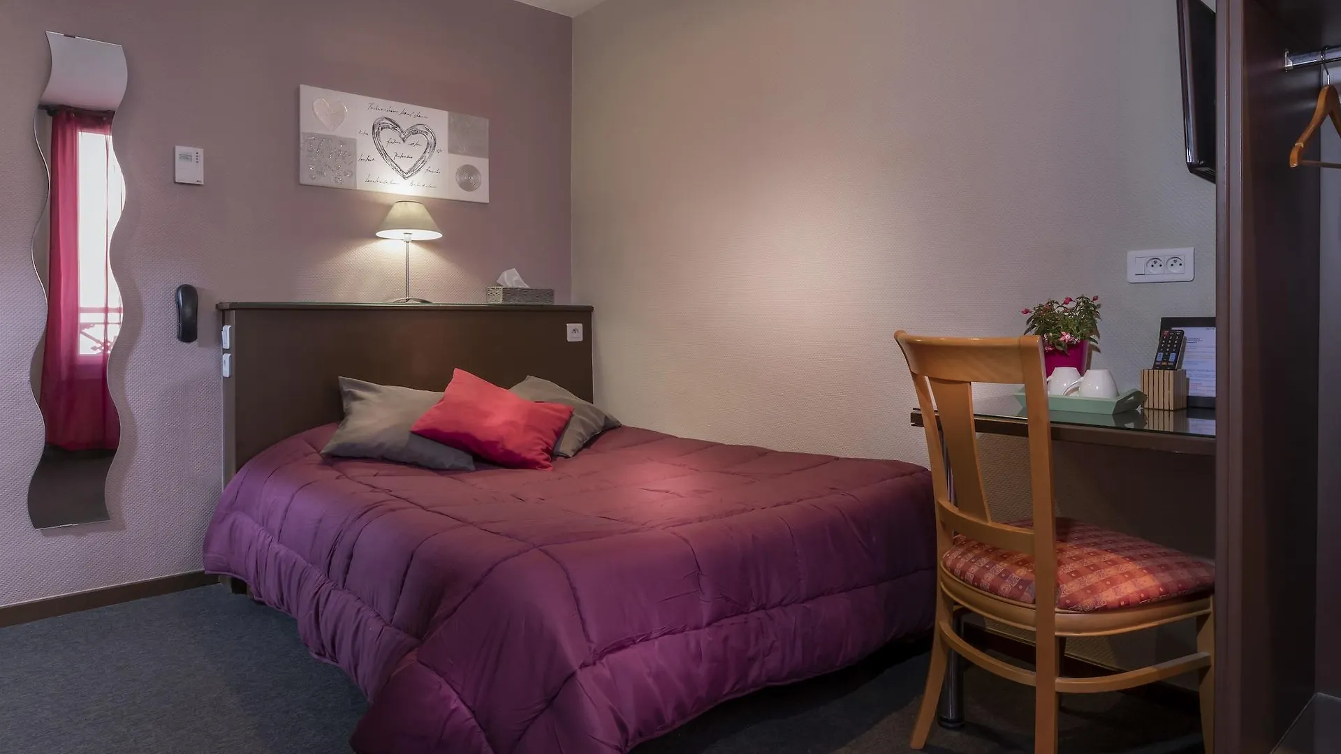 Montsouris Orleans Hotel *